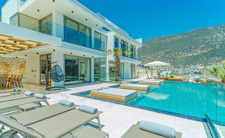 Moderne Luxusvilla für bis zu 12 Personen 1