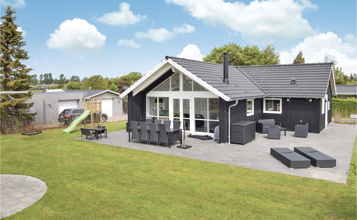 Beautiful home in Malling with WiFi 1
