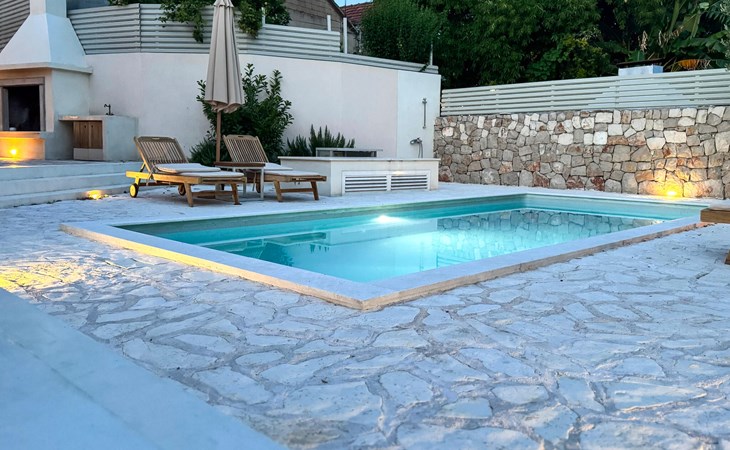 Nice home in Stari Grad with WiFi 1