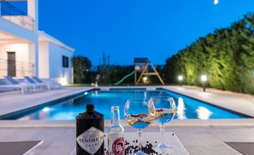 Haus für 9 Personen und 1 Kind in Gornje Rastane 3