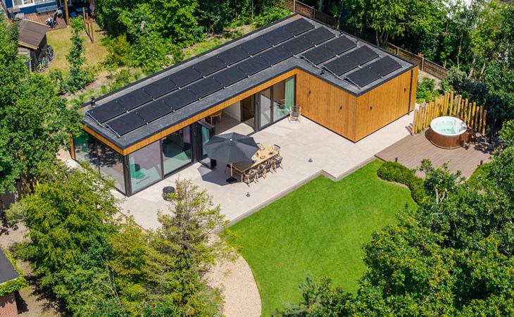 Jonkerstee 11 – Luxe wellness bungalow met sauna en hottub in Ouddorp 1