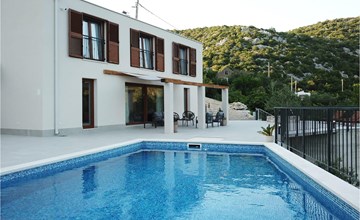 Amazing home in Ploce 2