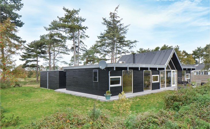 Gorgeous home in Ebeltoft with kitchen 1