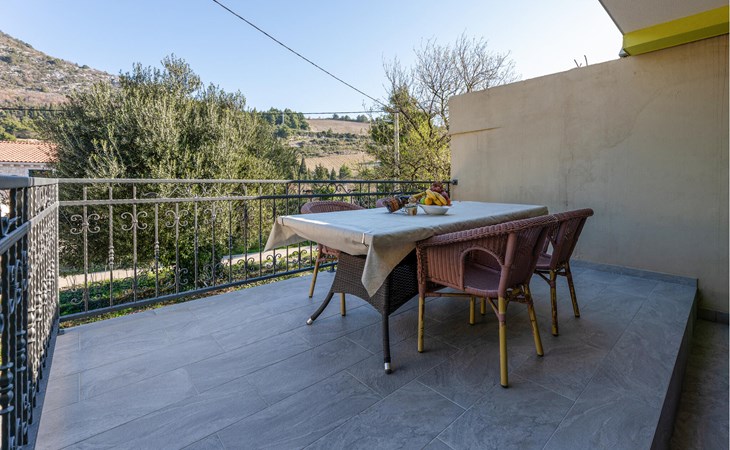 3 bedroom cozy home in Kremena 1