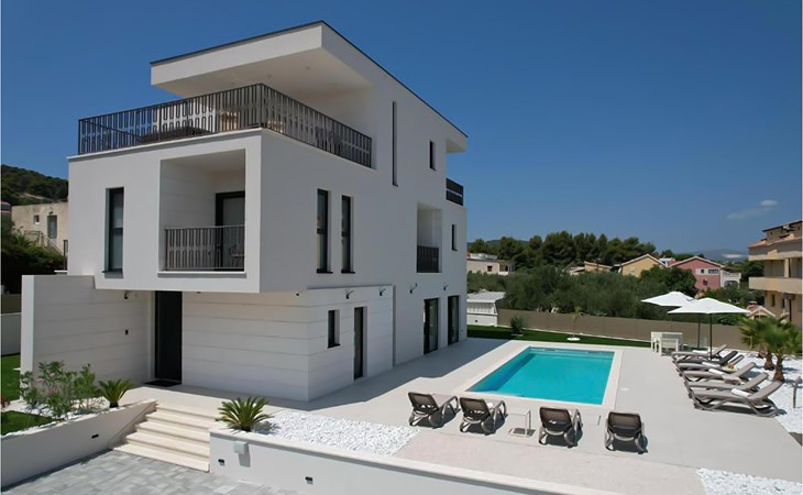 Stunning home in Slatine 1