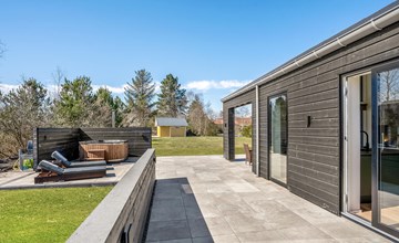Amazing home in Hadsund with 4 Bedrooms 2
