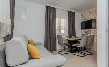 Cozy apartment in Vir with WiFi 3