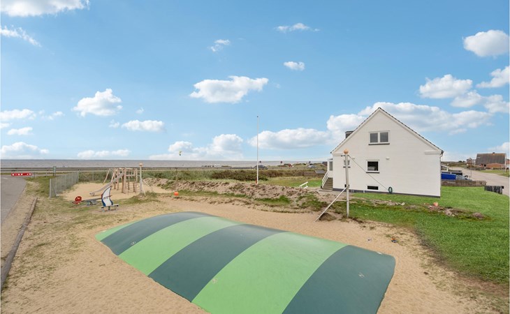 Lovely home in Hvide Sande with WiFi 1