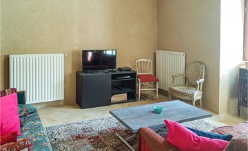 Lovely home in Mauvières 2