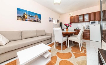 2 bedroom stunning home in Kastel Stari 3