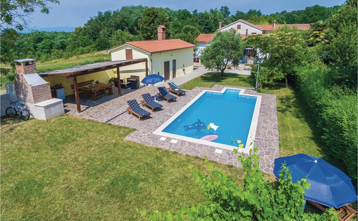Cozy home in Ruzici with kitchen 1