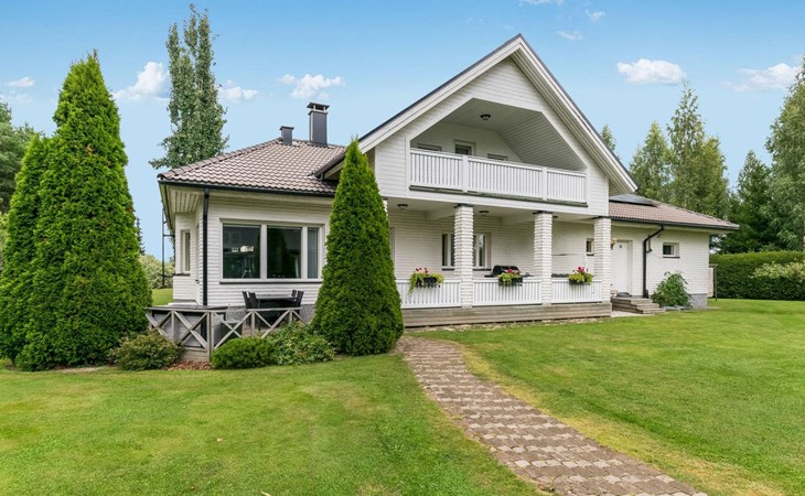 Villa aan de rivier 1