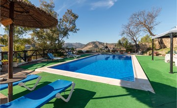 4 bedroom stunning home in Iznajar 2