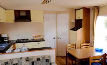 Chalet de Zwaan op camping Oudesluis 3