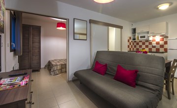 Les Clos du Rocher (YZE100) 2