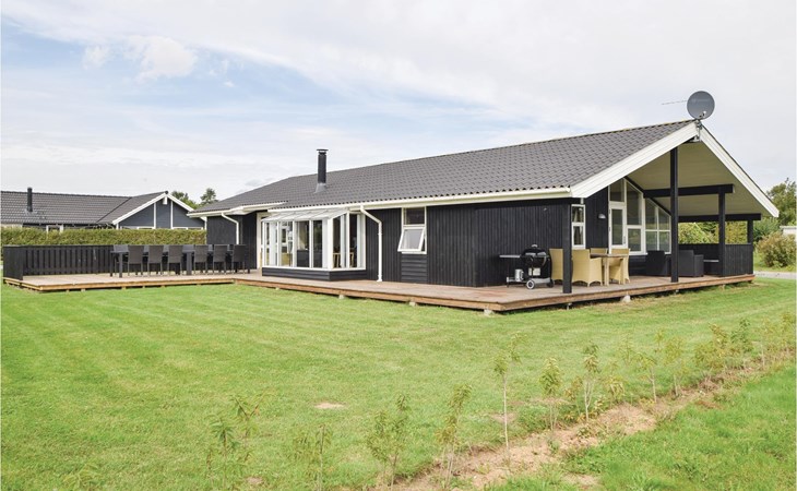 Awesome home in Juelsminde with kitchen 1