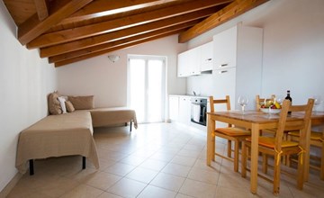 Lakeside Attic Apartment 2