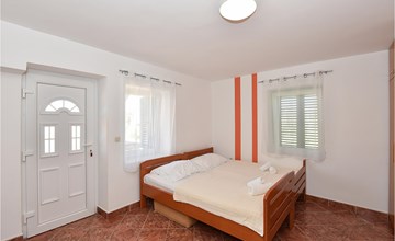 Nice apartment in Privlaka with WiFi 3