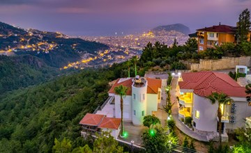 Luxuriöse Villa mit privatem Pool in Alanya 2