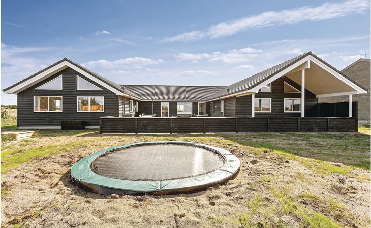8 bedroom awesome home in Thisted 1