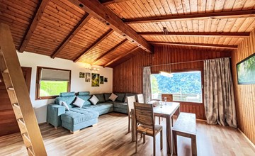 Klein huisje aan de rand van het bos 3