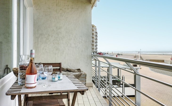 Beach front apartment in Oostende 1