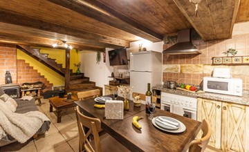Berghütte mit Terrasse, Kamin und Jacuzzi 3