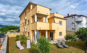 2 bedroom lovely apartment in Omisalj 2