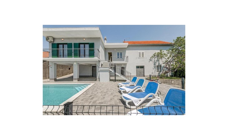 Beautiful apartment in Omis 1