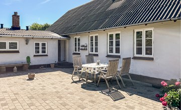 2 bedroom pet friendly home in Læsø 2