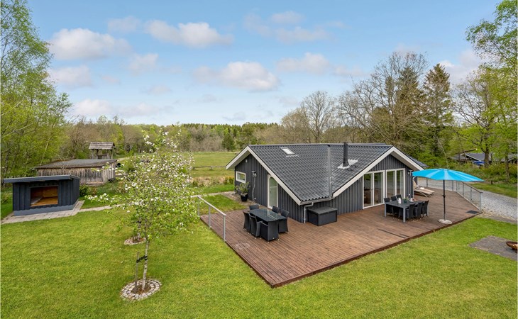 Gorgeous home in Give with WiFi 1