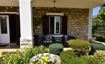 Große Wohnung in Umag mit Großem Garten und Meerblick 2