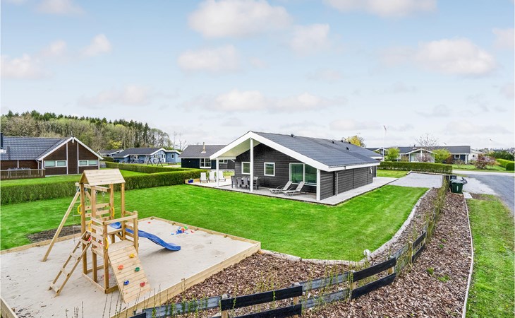 Stunning home in Juelsminde with WiFi 1