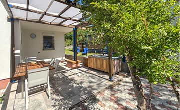 Beautiful home in Drazice 2