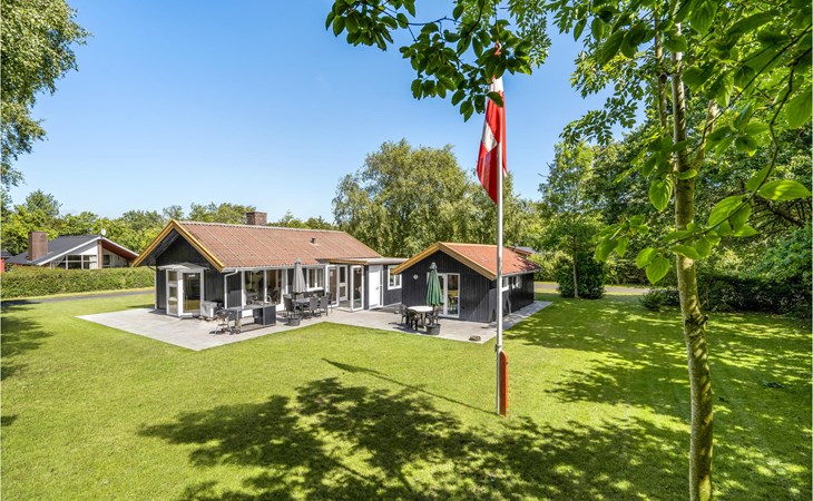 Beautiful home in Hemmet with WiFi 1