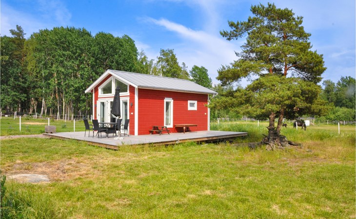 Nice home in Hammarö with kitchen 1