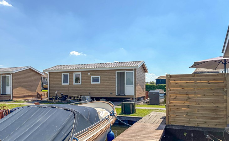 Gorgeous home in Breukelen with house sea view 1