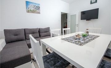 Pet friendly home in Seline 3