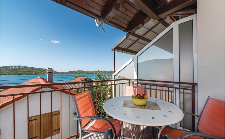 1 bedroom amazing apartment in Pirovac 1