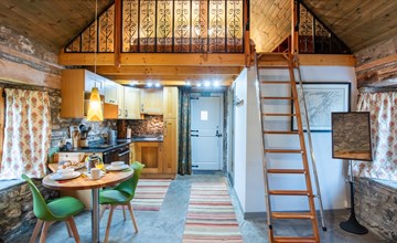 The Romantic Bothy 3