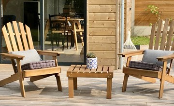 Charmantes Holzhaus in einer grünen Umgebung 3