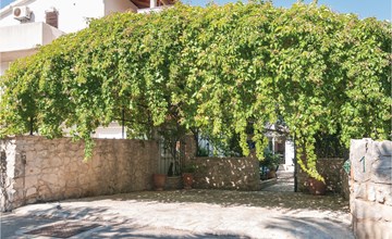 Cozy apartment in Supetar with WiFi 3