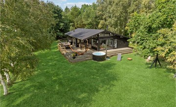 Lovely home in Hadsund with WiFi 2