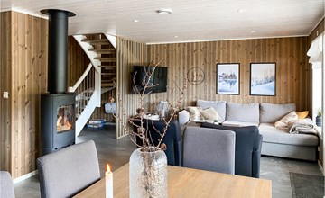 Amazing home in Nordfjordeid with WiFi 3