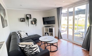 Ela mit Holzgrill, Garten und Terrasse 2