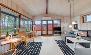 Nice home in Humble with WiFi 2