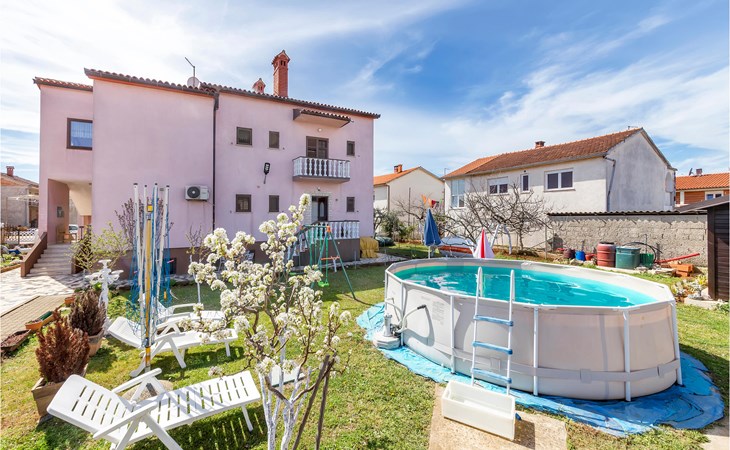 3 bedroom nice apartment in Pula 1