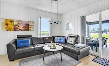 Gorgeous home in Løgstrup with kitchen 3