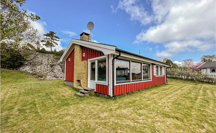 Amazing home in Höviksnäs with kitchen 1