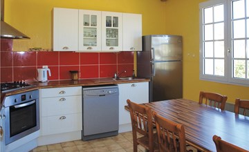 5 bedroom nice home in Kerlouan 2